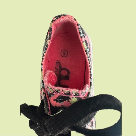 Paint splattered shoes size 9 - Picture 3 of 3